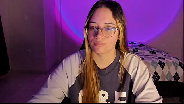 Snapshot of atenas_05_ chatting on October 11, 2025, 9:30 am atenas 05  online show from October 11, 2025, 9:30 am