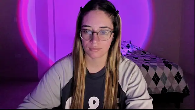 Snapshot of atenas_05_ chatting on October 12, 2025, 9:30 am atenas 05  online show from October 12, 2025, 9:30 am