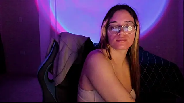 Snapshot of atenas_05_ chatting on October 13, 2025, 9:20 am atenas 05  online show from October 13, 2025, 9:20 am