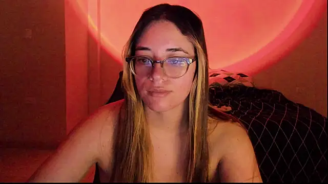 Snapshot of atenas_05_ chatting on October 14, 2025, 9:21 am atenas 05  online show from October 14, 2025, 9:21 am