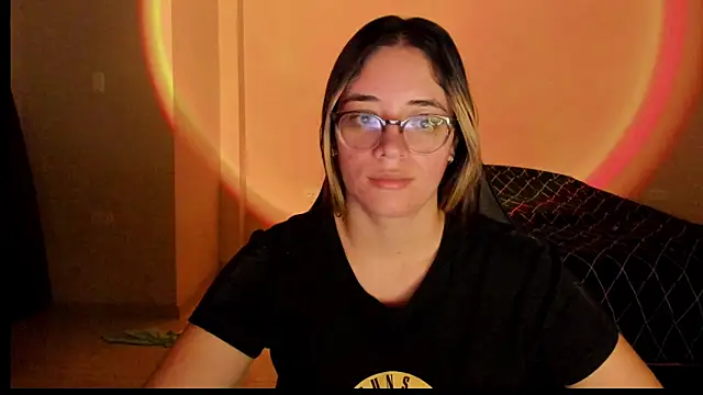 Snapshot of atenas_05_ chatting on October 17, 2025, 9:34 am atenas 05  online show from October 17, 2025, 9:34 am