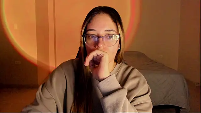 Snapshot of atenas_05_ chatting on October 28, 2025, 9:24 am atenas 05  online show from October 28, 2025, 9:24 am