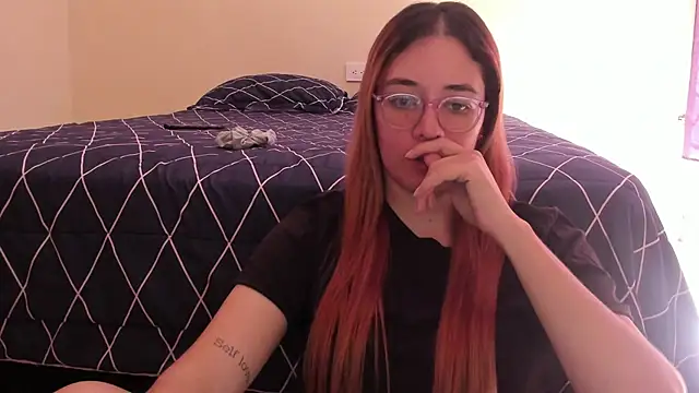 Snapshot of atenas_05_ chatting on May 17, 2026, 1:51 pm atenas 05 online show from May 17, 2026, 1:51 pm