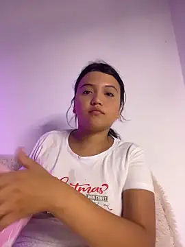 Snapshot of alisson_carolina73 chatting on May 3, 2026, 9:32 pm alisson carolina73 online show from May 3, 2026, 9:32 pm