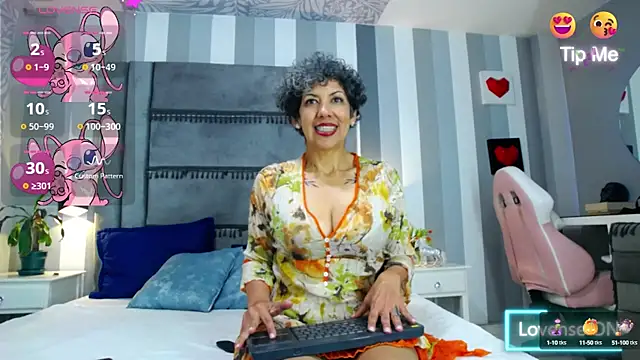 Snapshot of Julianewell chatting on January 23, 2025, 3:11 pm Julianewell online show from January 23, 2025, 3:11 pm