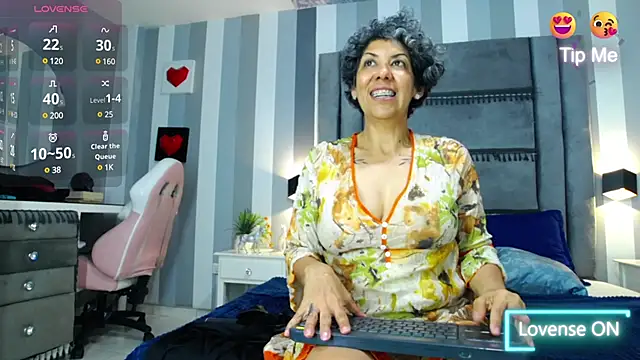 Snapshot of Julianewell chatting on February 6, 2025, 6:46 pm Julianewell online show from February 6, 2025, 6:46 pm