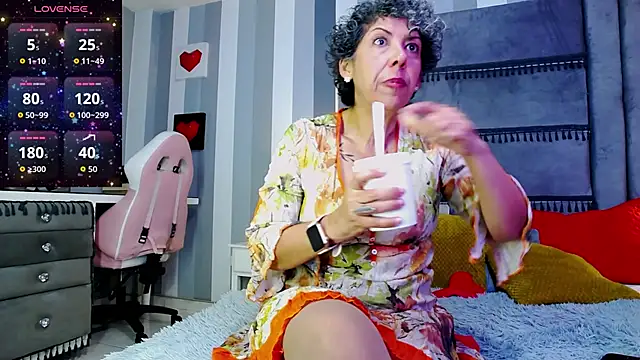 Snapshot of Julianewell chatting on April 1, 2026, 12:39 pm Julianewell online show from April 1, 2026, 12:39 pm