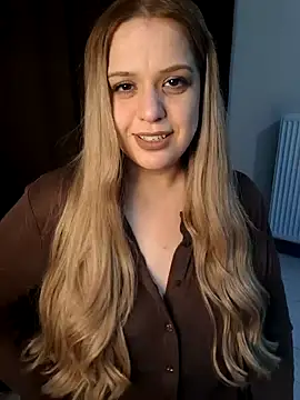 Snapshot of cansuozell chatting on October 10, 2025, 5:45 pm cansuozell online show from October 10, 2025, 5:45 pm