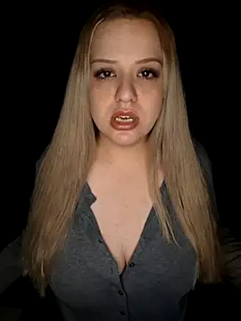 Snapshot of cansuozell chatting on October 19, 2025, 5:24 pm cansuozell online show from October 19, 2025, 5:24 pm