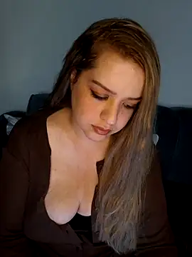 Snapshot of cansuozell chatting on October 23, 2025, 5:12 pm cansuozell online show from October 23, 2025, 5:12 pm