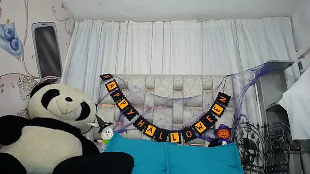 KOURTNEY-- online show from October 26, 2025, 1:44 am