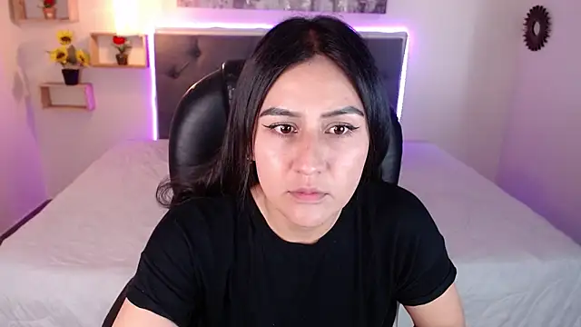 Snapshot of mia_aira chatting on December 12, 2024, 8:32 pm mia aira online show from December 12, 2024, 8:32 pm