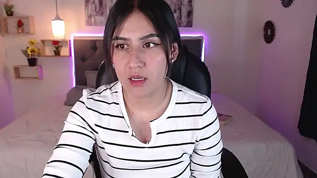 Snapshot of mia_aira chatting on January 22, 2025, 8:06 pm mia aira online show from January 22, 2025, 8:06 pm