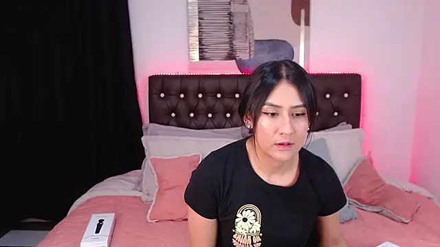 Snapshot of mia_aira chatting on March 18, 2025, 8:26 pm mia aira online show from March 18, 2025, 8:26 pm