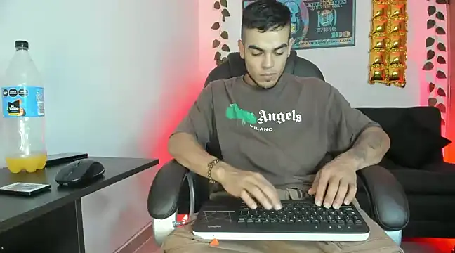 mikee scooth online show from December 28, 2024, 4:19 am