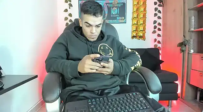 mikee scooth online show from December 28, 2024, 1:28 pm