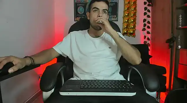 mikee scooth online show from January 4, 2025, 8:16 pm