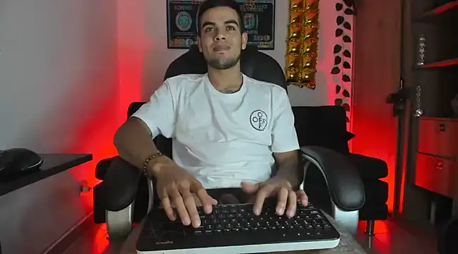 mikee scooth online show from January 5, 2025, 2:27 am