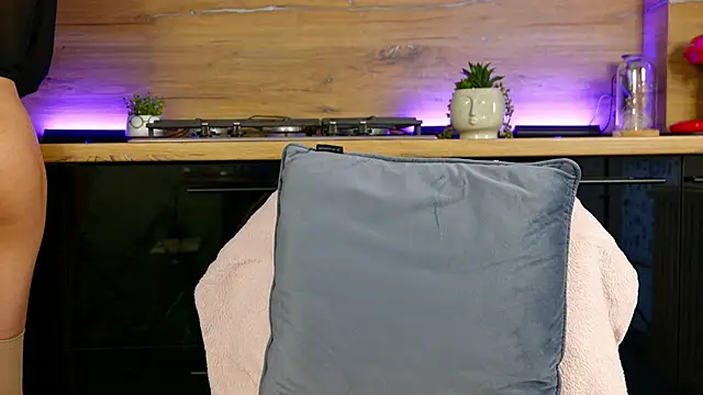 Snapshot of celestara chatting on February 8, 2025, 11:55 am celestara online show from February 8, 2025, 11:55 am