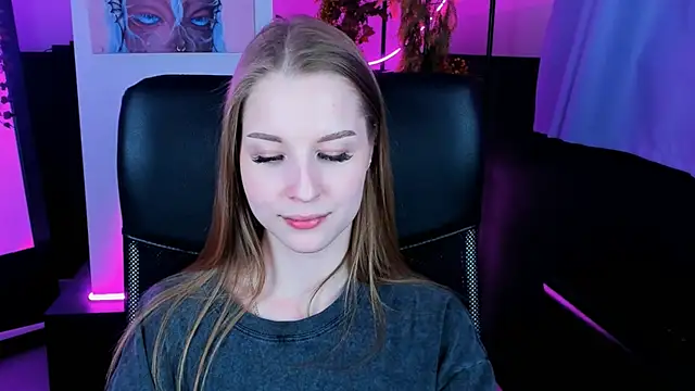 CuteMousee online show from December 10, 2024, 8:05 pm