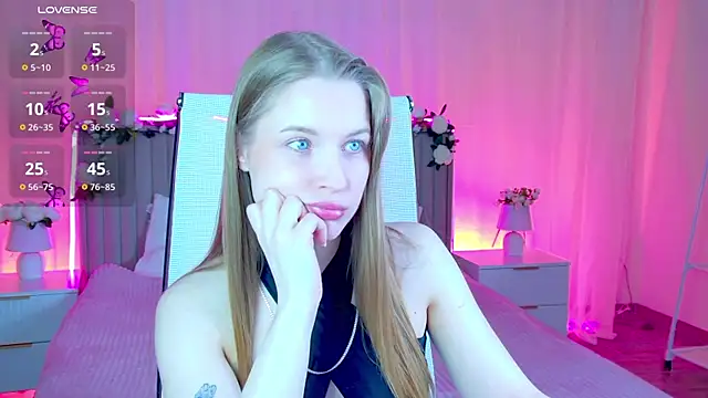 CuteMousee online show from April 28, 2026, 8:19 am