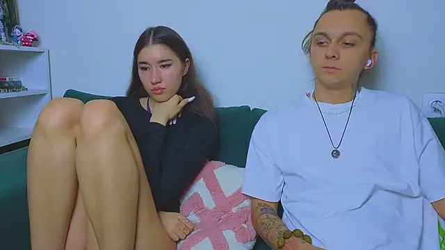 Snapshot of do_u_know_them chatting on March 13, 2026, 4:57 pm do u know them online show from March 13, 2026, 4:57 pm