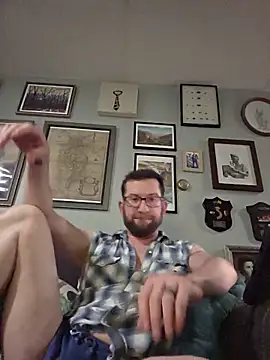 Icebearsticlese online show from May 17, 2026, 3:26 am
