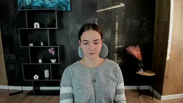 OliviaMontgomery online show from December 20, 2024, 1:00 pm