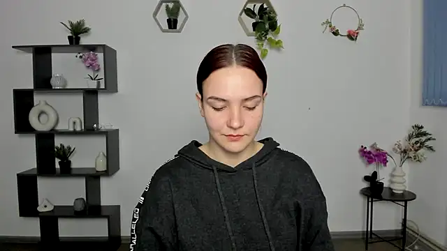 OliviaMontgomery online show from March 5, 2025, 5:08 pm