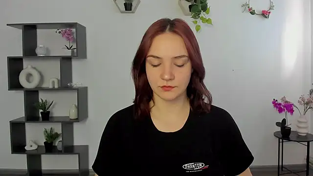 OliviaMontgomery online show from March 13, 2025, 9:43 am