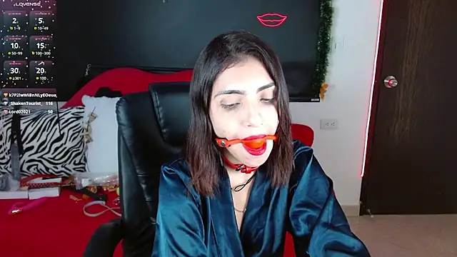 Carolaine69  online show from December 9, 2024, 9:26 pm