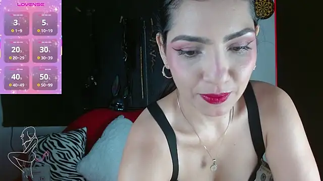 Carolaine69  online show from April 27, 2026, 1:31 pm