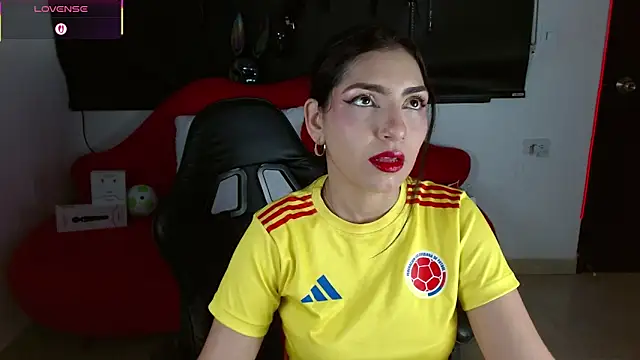 Carolaine69  online show from June 17, 2026, 1:23 pm