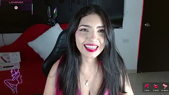 Carolaine69  online show from June 18, 2026, 1:37 pm
