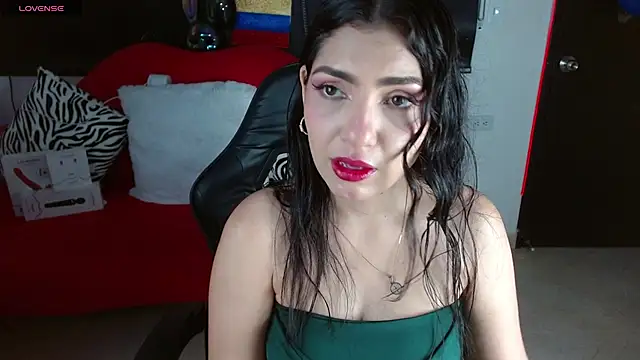 Carolaine69  online show from June 25, 2026, 1:37 pm
