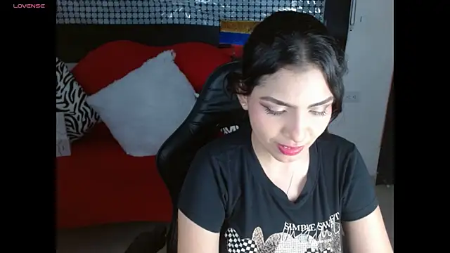 Carolaine69  online show from July 4, 2026, 2:23 pm