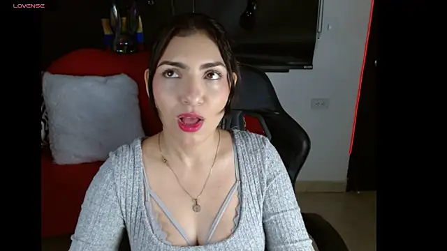 Carolaine69  online show from July 9, 2026, 1:37 pm
