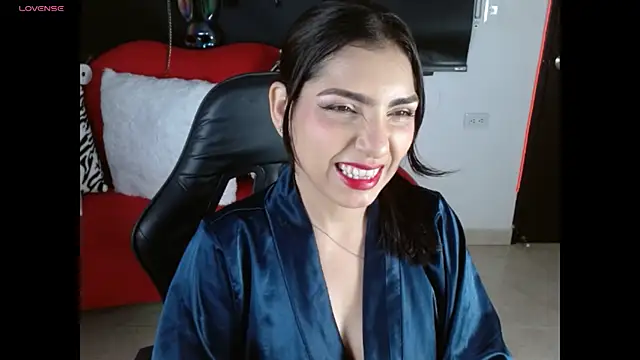 Carolaine69  online show from July 16, 2026, 1:06 pm