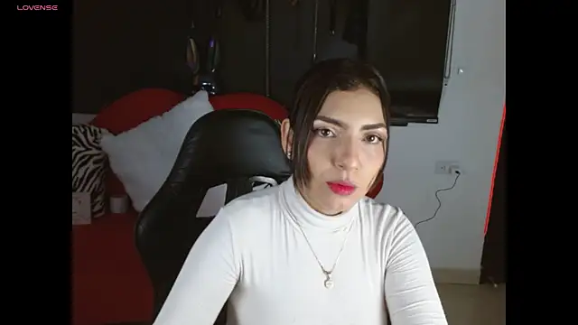 Carolaine69  online show from July 21, 2026, 1:13 pm