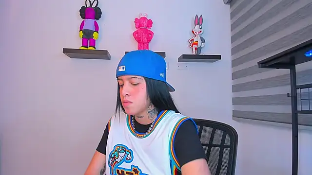 Snapshot of Gangster_Girl chatting on October 12, 2025, 3:27 am Gangster Girl online show from October 12, 2025, 3:27 am