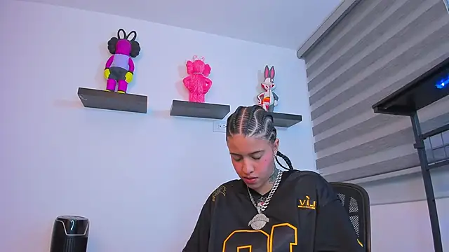 Snapshot of Gangster_Girl chatting on November 2, 2025, 5:48 pm Gangster Girl online show from November 2, 2025, 5:48 pm