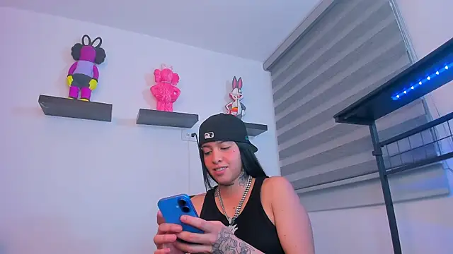 Gangster Girl online show from November 13, 2025, 12:53 am