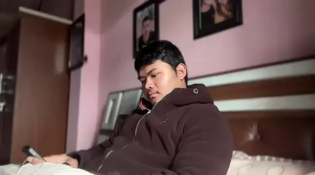 Snapshot of rasbari22 chatting on January 1, 2025, 7:52 am rasbari22 online show from January 1, 2025, 7:52 am