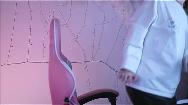 Lana  May online show from February 12, 2025, 2:43 pm