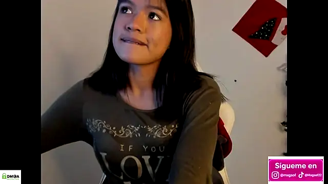 meganthompsonn22 online show from November 30, 2025, 8:24 pm