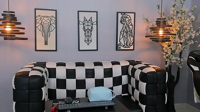 SARAFOXX  online show from December 18, 2024, 2:06 pm