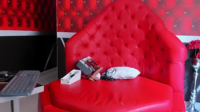 SARAFOXX  online show from March 8, 2025, 5:43 pm