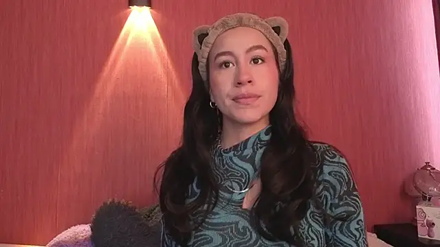 EmiGomez  online show from November 4, 2025, 12:59 pm