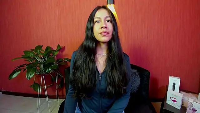 EmiGomez  online show from May 8, 2026, 2:22 pm