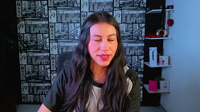 EmiGomez  online show from June 19, 2026, 3:27 pm